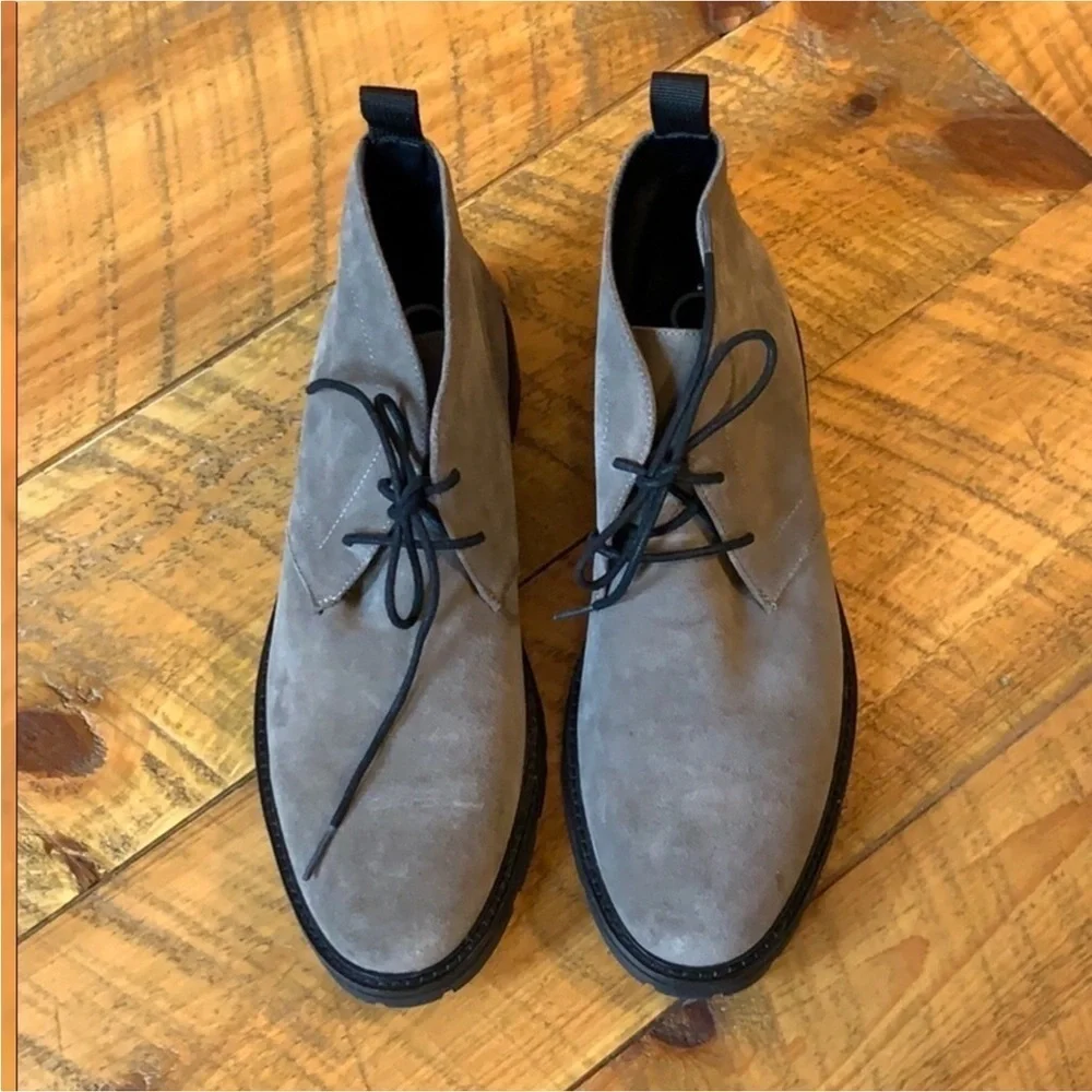 Calvin Klein Ulyanov gray suede lace up chukka boots Size 10.5